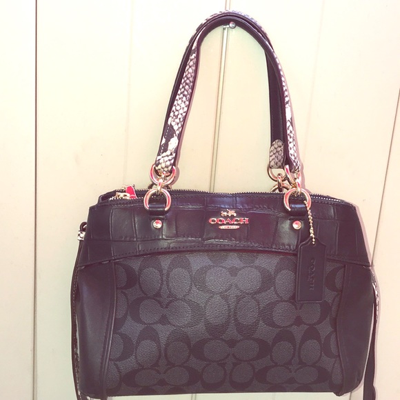 Coach Handbags - 💫  Authentic Gorgeous Coach Bag 🎊